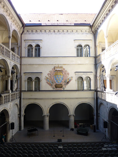 Schloss Porcia Arkadenhof