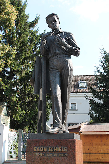 Statue Egon Schiele