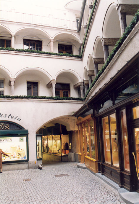 Court in Getreidegasse