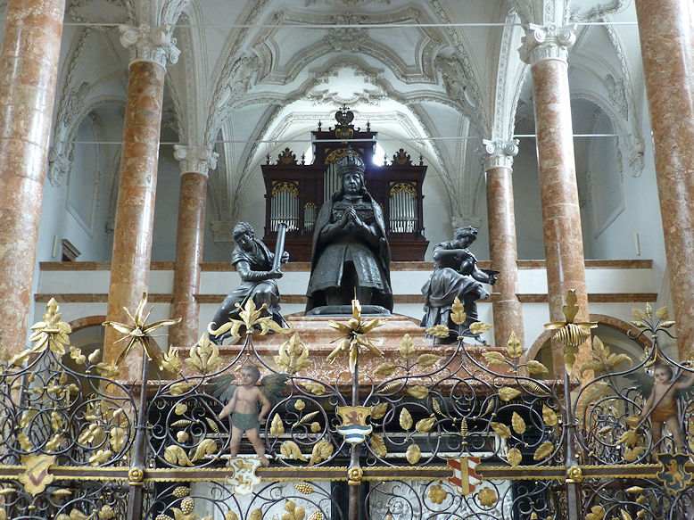 Grabmal Kaiser Maximilians I