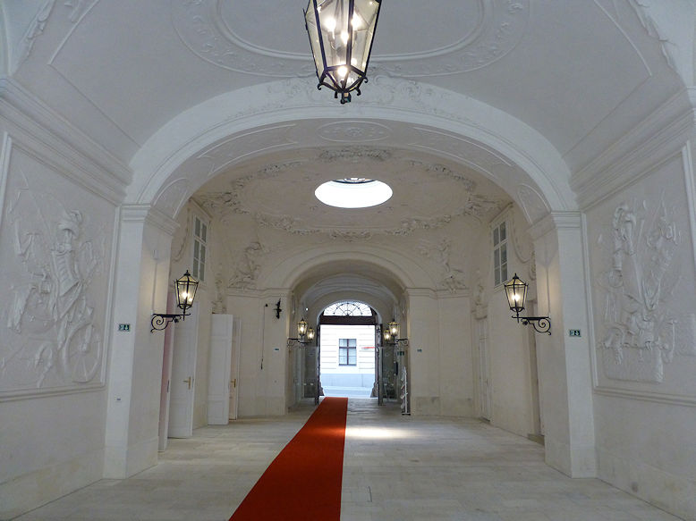Winterpalais Prinz Eugen hallway