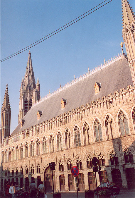 Lakenhallen & Cathedral