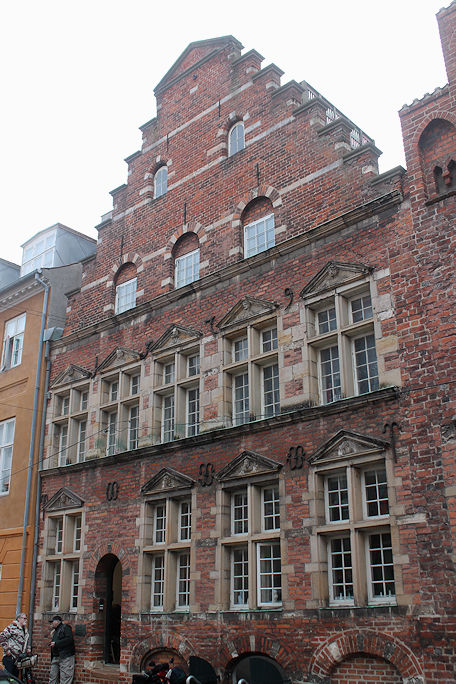 David Hansens Gård, Stengade