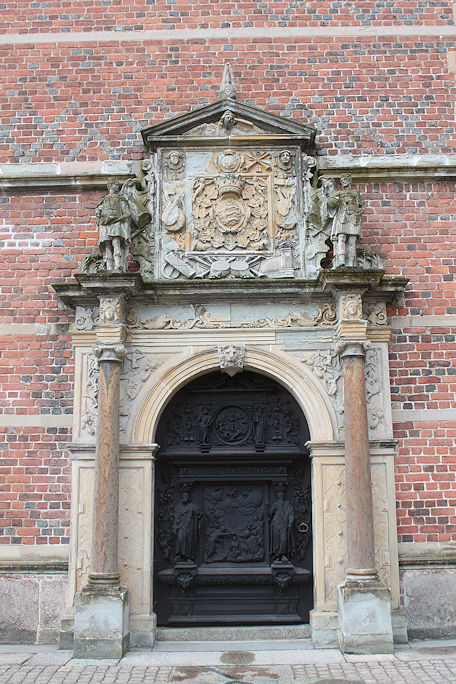 Frederiksborg Slot, door in the inner courtyard