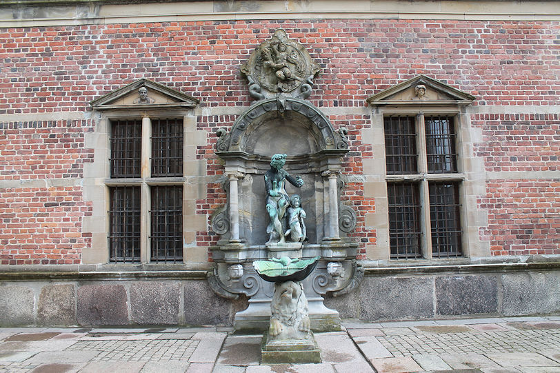 Frederiksborg Slot, fountain in the inner courtyard