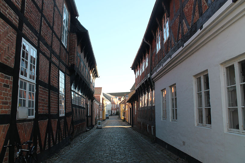 Sortebrødregade with Quedens Gård on the left