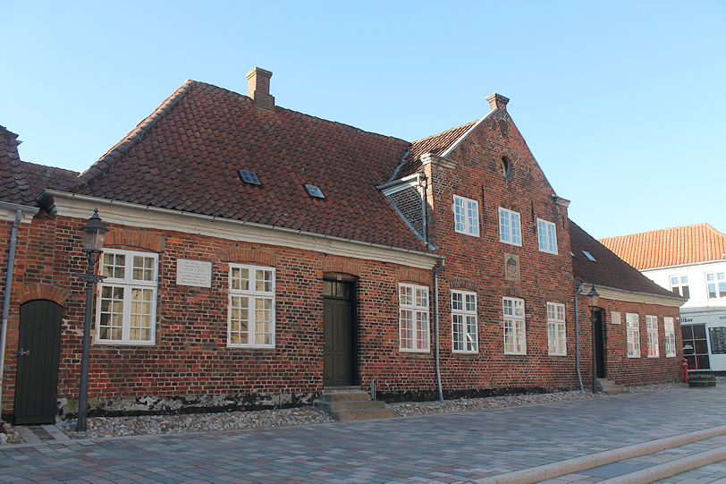 Historic building on Skolegade facing Domkirke