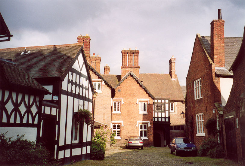 Council House Gatehouse & Gateway