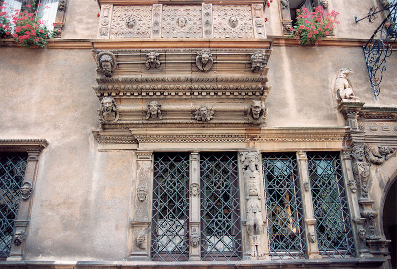 Façade Maison des Têtes