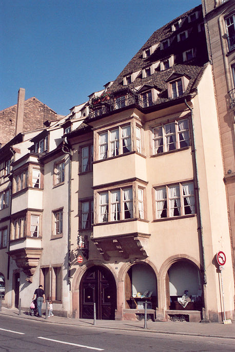 On Quai St-Nicolas