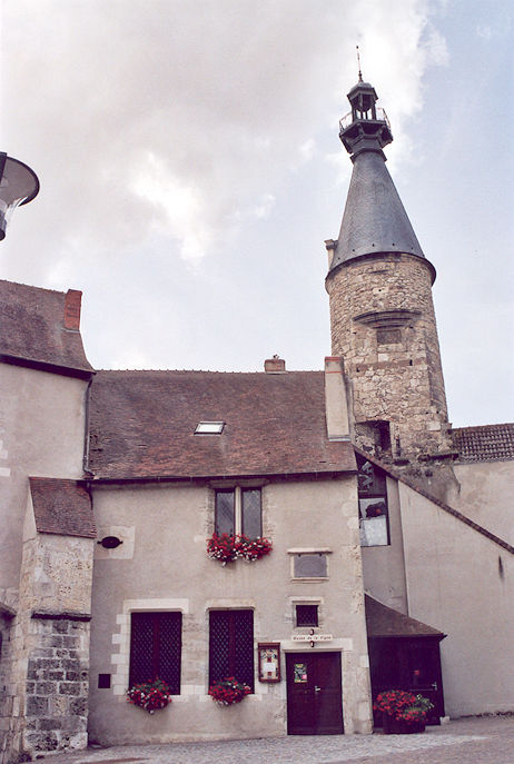 Cour des Bénédictins & beffroi