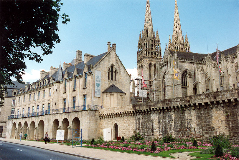 Cathédrale Saint-Corentin & Palais épiscopal
