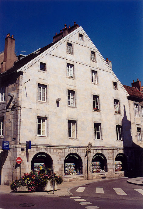 On Grande-Rue & Rue de la Bibliothèque