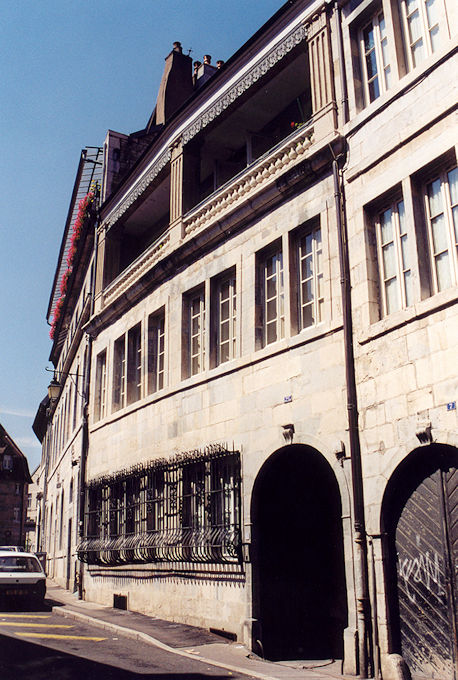 On Rue J.C.E. Péclet