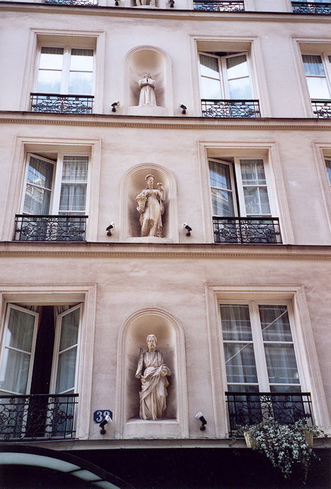 Façade, Rue Grégoire de Tours