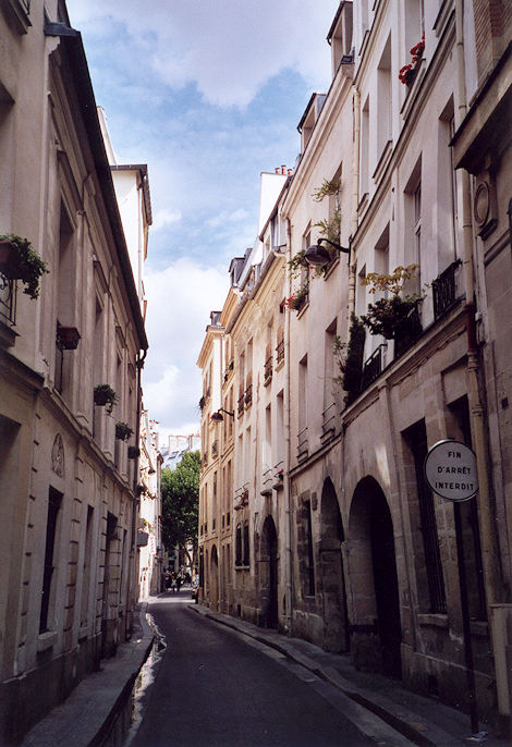 Rue Suger