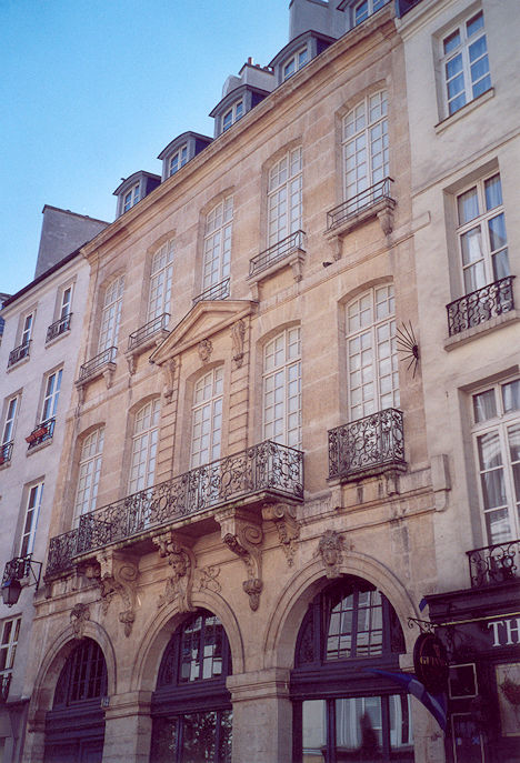 Hôtel Hénault-de-Cantobre