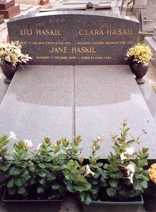 Clara, Lili & Jane Haskil's grave