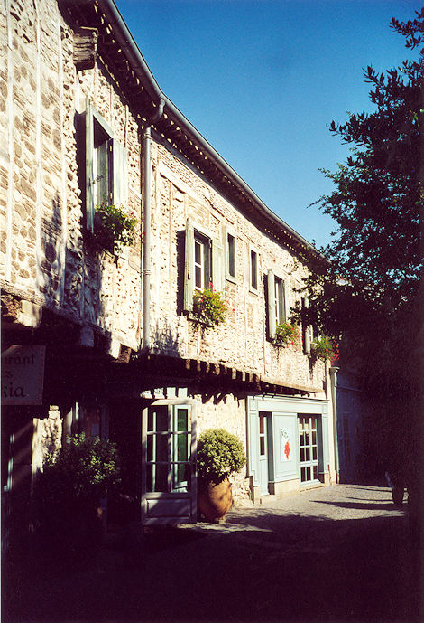 Rue Saint Louis in La Cité