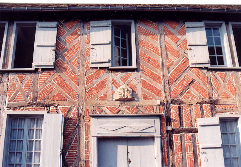 On Rue du Logis du Roy