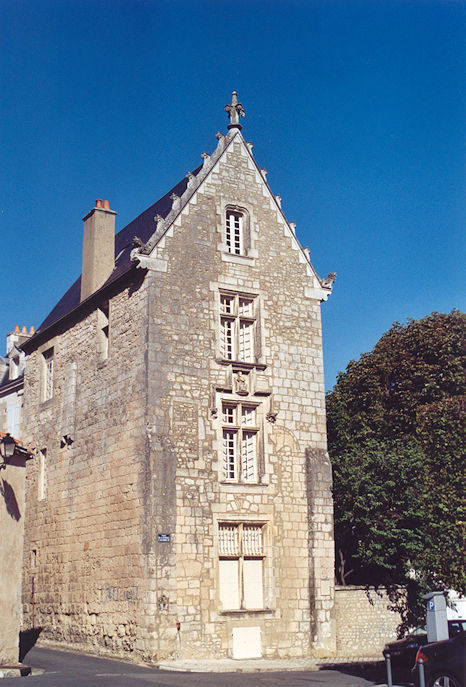 Place de la Cathédrale et du Cardinal Pie