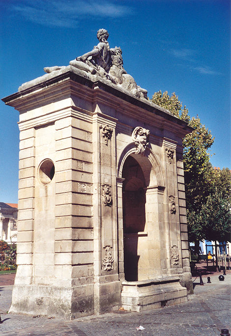 Fontaine Place Colbert