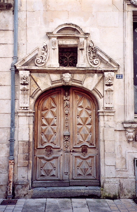 Door Rue Gargoulleau