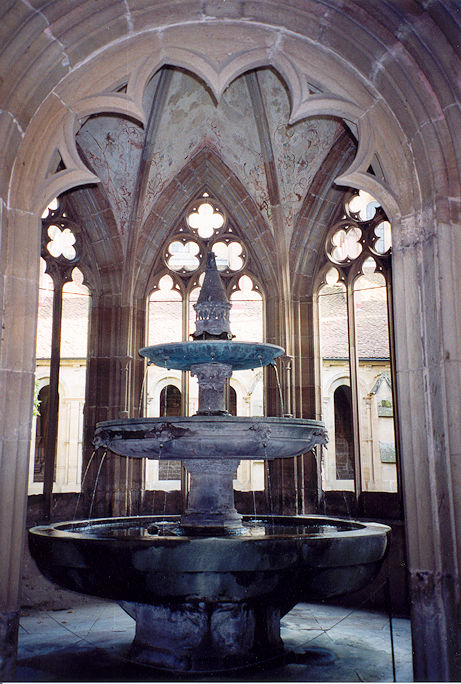 Kloster cloister Brunnenkapelle