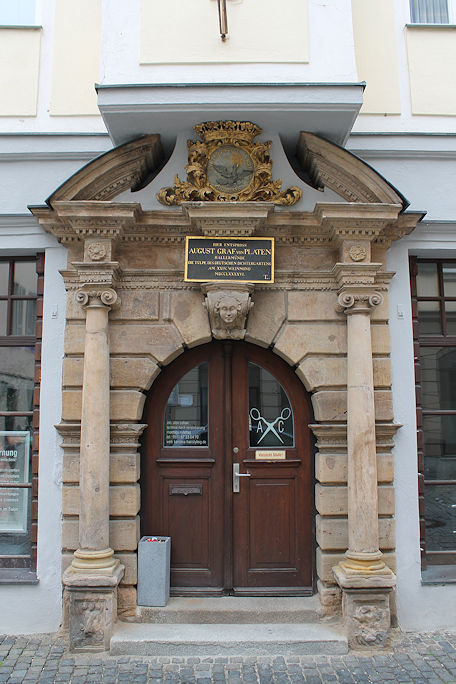 House portal on Platenstraße