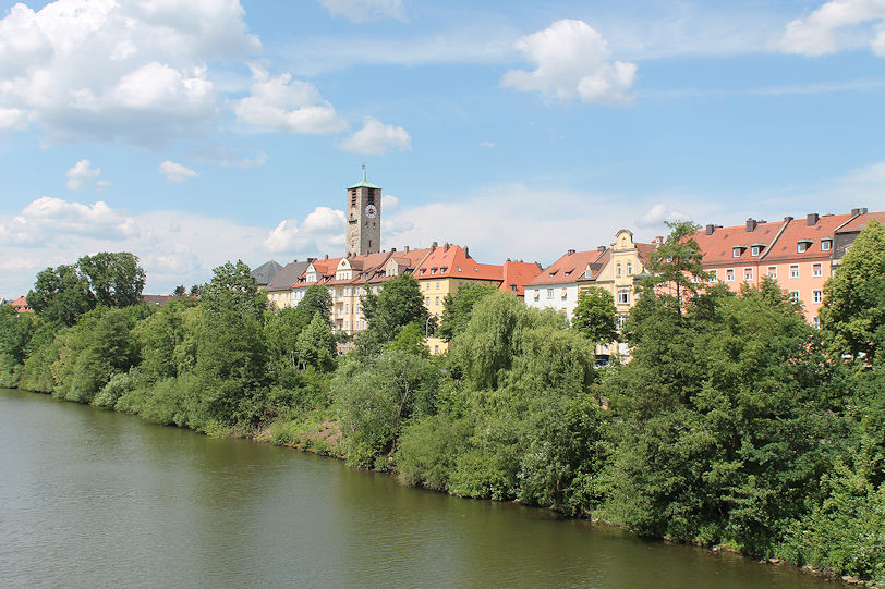 Regnitz river & houses along Kunigundendamm