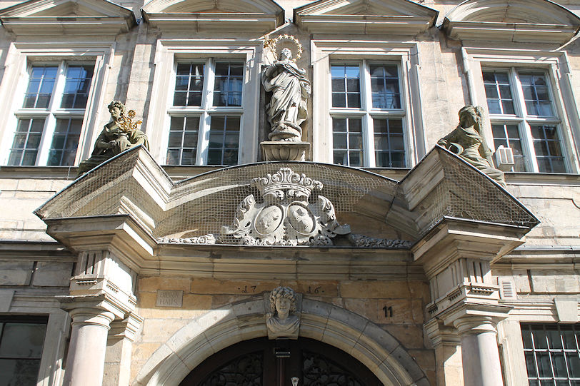 Haus zur Grünen Linde portal