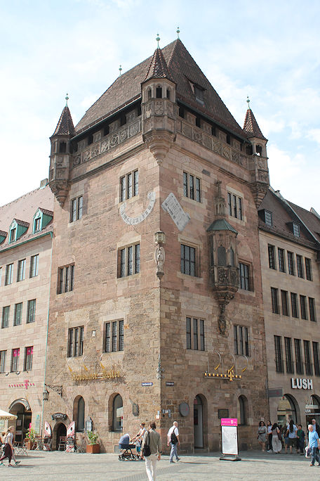 Nassauer Haus on the corner of Karolinenstraße & Königstraße