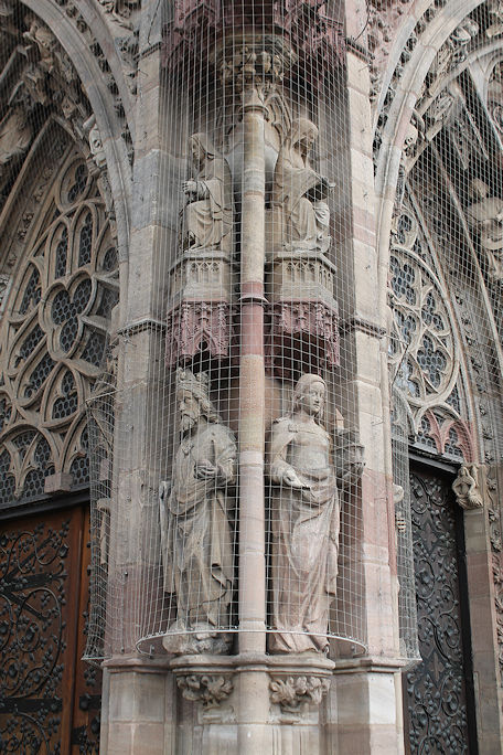 Frauenkirche porch statues