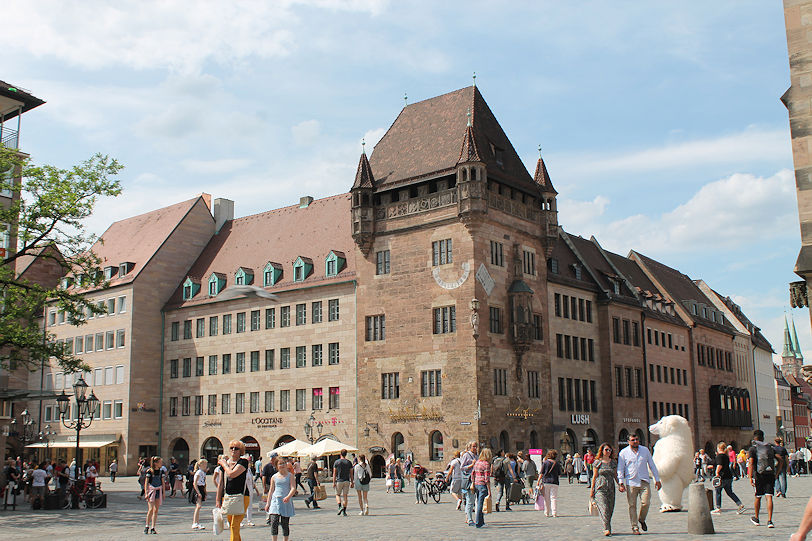 Nassauer Haus on the corner of Karolinenstraße & Königstraße