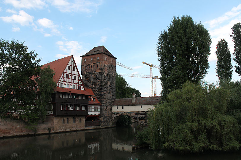 Weinstadel, Wasserturm, Henker-Brücke & Pegnitz river