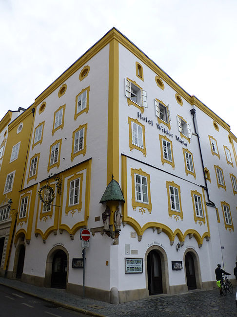 Wilder Mann am Rathausplatz