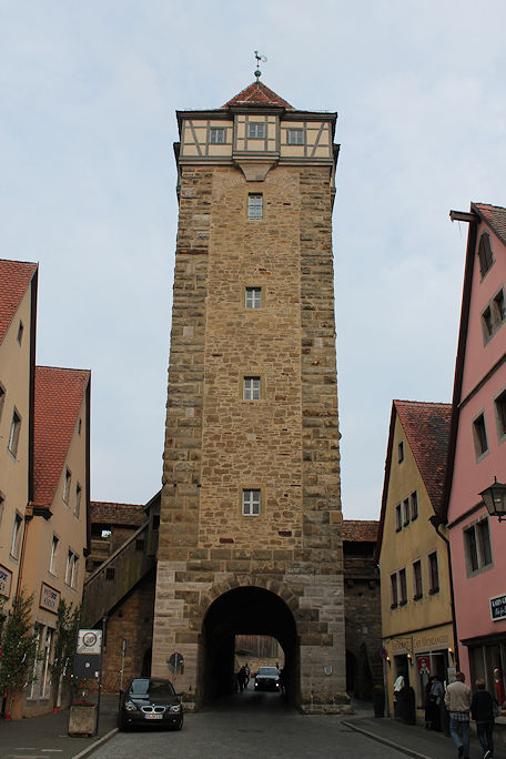 Röderturm viewed from Rödergasse