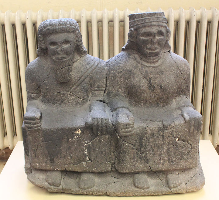Seating couple, Guzana