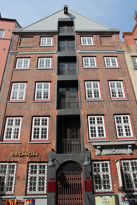 Façade on Cremon