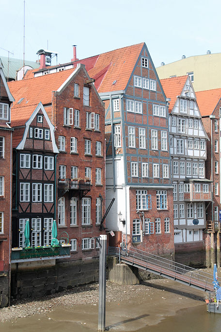 Houses along Nikolaifleet