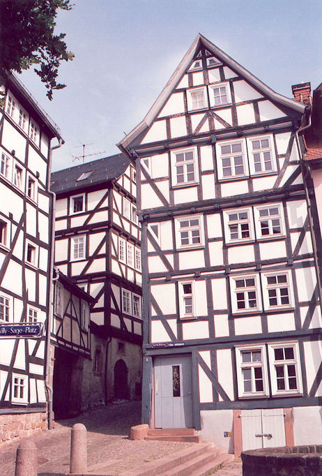 Crossing of Mainzer Gasse, Willy-Sage-Platz & Schloßsteig