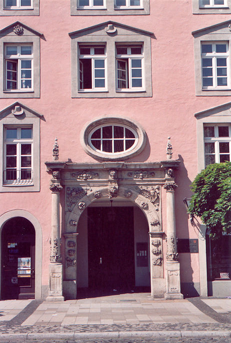 Stechinelli-Haus portal
