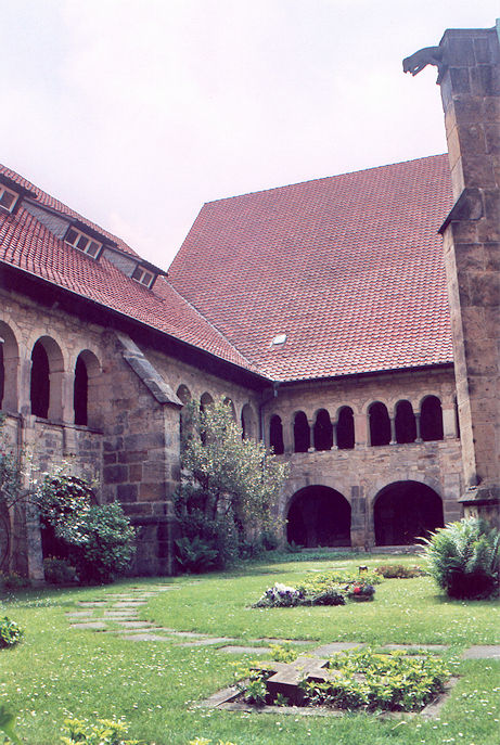 Mariendom cloister
