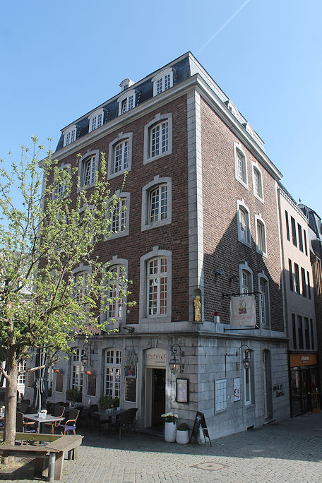 On the corner of Hühnermarkt & Krämerstraße