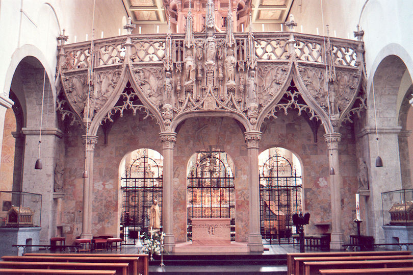 Basilika St. Pantaleon rood screen