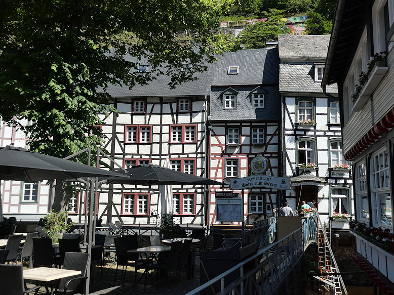 Markt & houses along river Rur