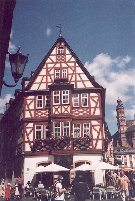 Half-timbered house on Leichhofstraße & Heiliggrabgasse