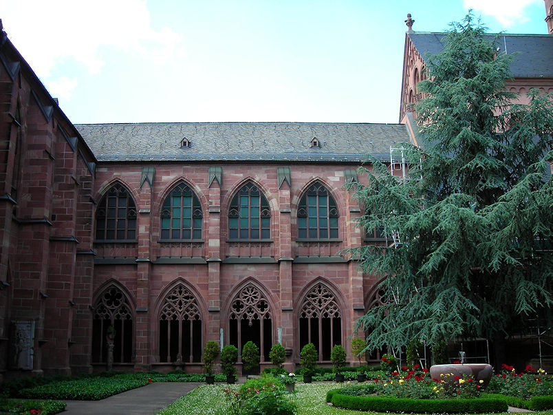 Hohe Dom St. Martin cloister