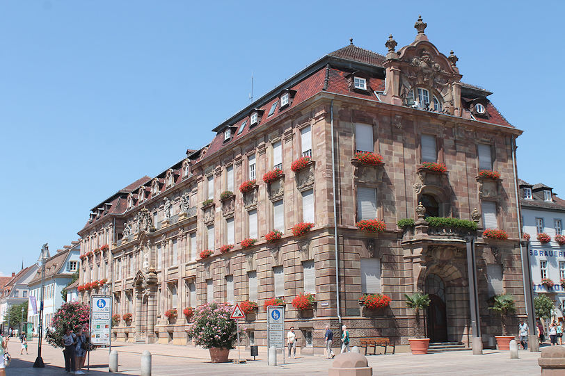 Stadthaus on the corner of Maximilianstraße & Domplatz
