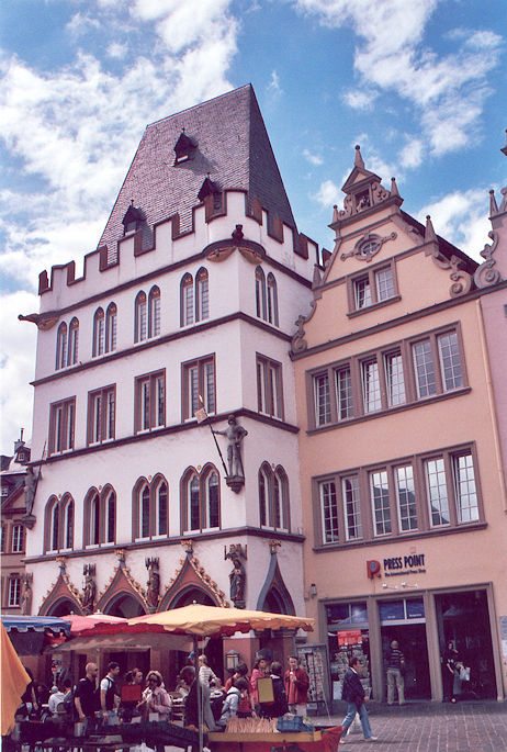 Hauptmarkt with Steipe on the left